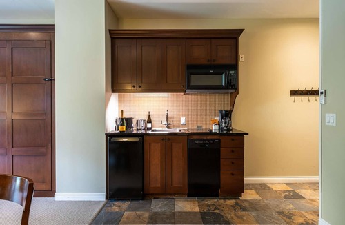 Mont-Tremblant Hotel | Mont-Tremblant - Château Beauvallon - One Bedroom Suite