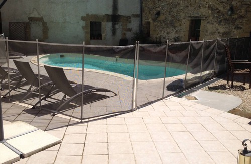 Montaren-et-Saint-Mediers Apartment | Montaren Et Saint Mediers: LIST LAVENDER studio in Farmhouse of XVIIIème with made safe heated swimming pool and Spa close to UZES