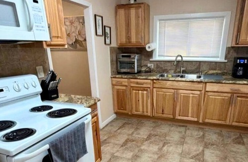 Montague House | Montague Milford Area Comfort River Way House