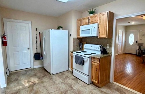 Montague House | Montague Milford Area Comfort River Way House