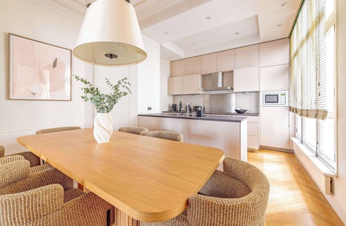 Champs-Elysees Apartment | Montaigne Dream 3Bed 3Bath in Triangle d’Or