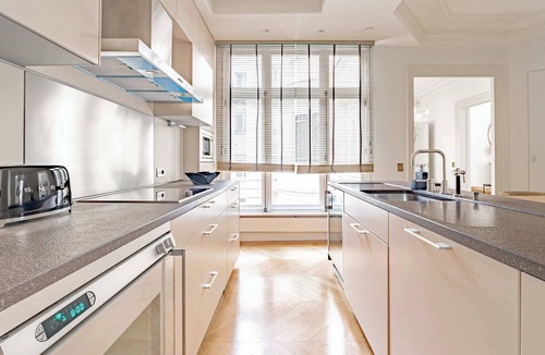 Champs-Elysees Apartment | Montaigne Dream 3Bed 3Bath in Triangle d’Or