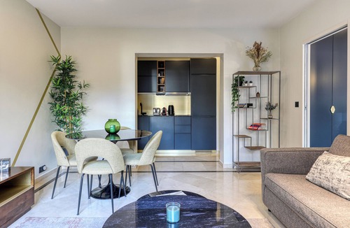 Champs-Elysees Apartment | MONTAIGNE EXECUTIVE SUITE