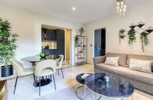 Champs-Elysees Apartment | MONTAIGNE EXECUTIVE SUITE