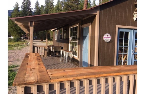 Olney House | Montana Cabin on the Stillwater River