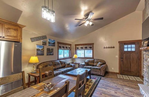 West Yellowstone Cabin | Montana Cabin Summary