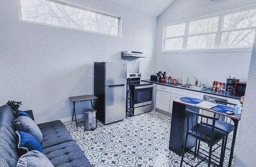Historic Garderns Apartment | Montana Casita ! Alamodome