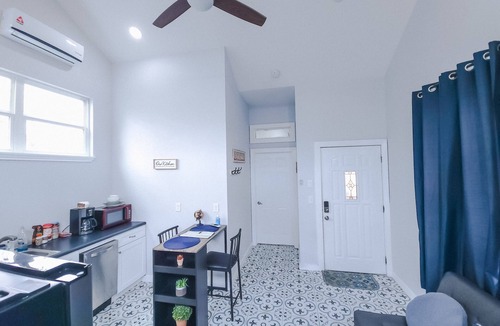 Historic Garderns Apartment | Montana Casita ! Alamodome