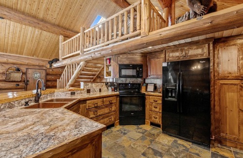 Whitefish House | Montana Log Cabin! Easy Access to Downtown Whitefish!