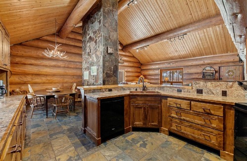 Whitefish House | Montana Log Cabin! Easy Access to Downtown Whitefish!