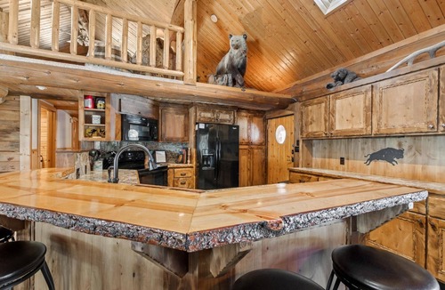 Whitefish House | Montana Log Cabin! Easy Access to Downtown Whitefish!