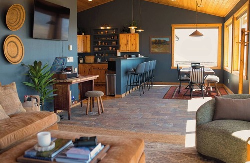 Emigrant Hotel | Montana Views Worth the Trip Hot Tub 25 Acres