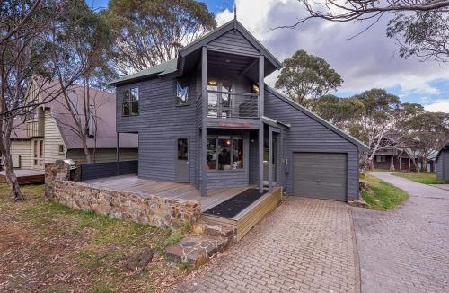 Dinner Plain House | Montane