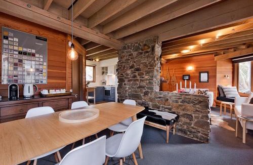 Dinner Plain House | Montane