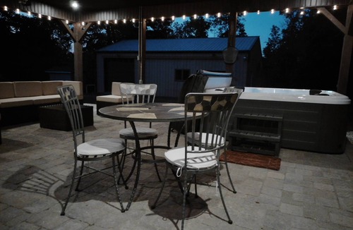 Licking House | Montauk Oasis-1mi to Montauk State Park with Hot Tub
