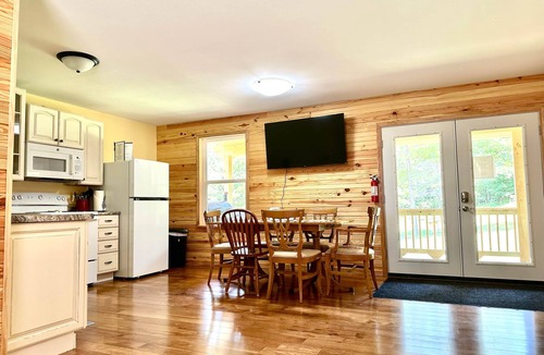 Salem Cabin | Montauk Valley Cabins, Montauk Valley Cabins-2 Miles From Montauk State Park