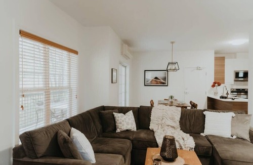 Saint-Faustin-Lac-Carre Condo | MontBlanc - pool and lake, live the Laurentians!