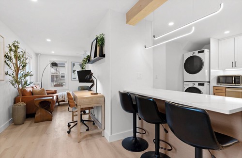 Montclair Apartment | Montclair 2BD/1BA Parking, Laundry, Workspace