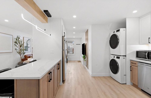 Montclair Apartment | Montclair 2BD/1BA Parking, Laundry, Workspace