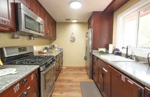 Montclair House | Montclair Escape w/Deck & Cozy Comforts