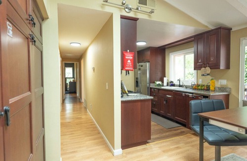 Montclair House | Montclair Escape w/Deck & Cozy Comforts