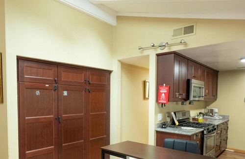 Montclair House | Montclair Escape w/Deck & Cozy Comforts