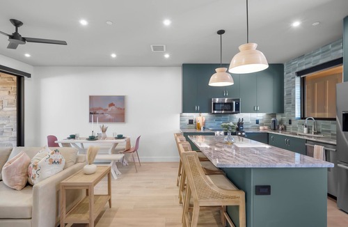 Zion National Park South Entrance Villa | Montclair Zion - a luxurious Villa that embodies comfort and style with balcony
