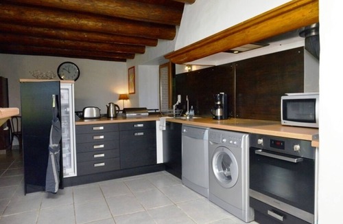 Condat-les-Montboissier House | Montcoudoux group gîte with sound system.
