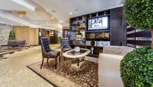 Gateway Hotel | Monte Carlo Inn Airport Suites