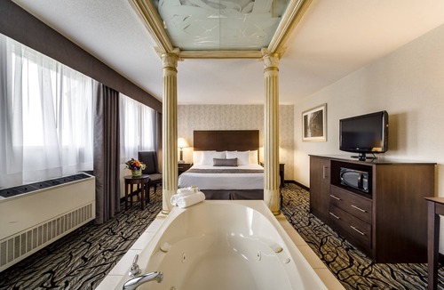 Oakville Hotel | Monte Carlo Inn Oakville Suites