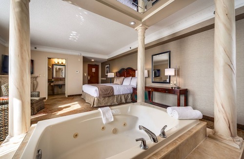 Unionville Hotel | Monte Carlo Inn & Suites Downtown Markham