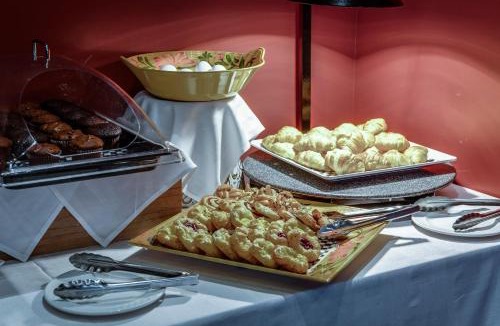 Unionville Hotel | Monte Carlo Inn & Suites Downtown Markham