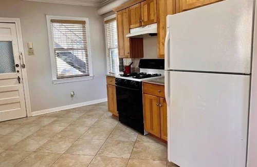 Monte Vista Apartment | Monte Vista Apt. A. 3 blks to UIW/Trinity & Zoo