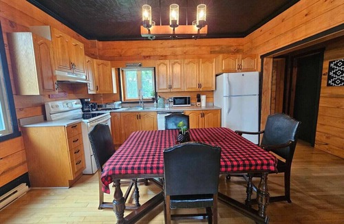 Montebello Apartment | Montebello Saloon #1