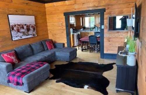 Montebello Apartment | Montebello Saloon #1