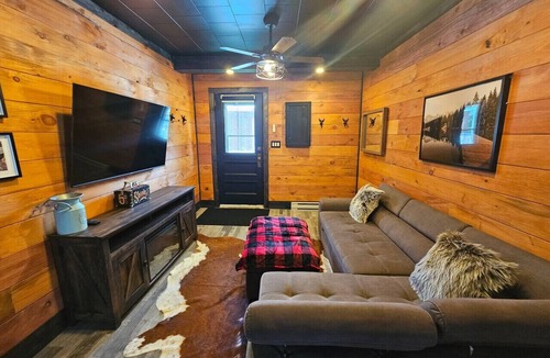 Montebello Apartment | Montebello saloon #2