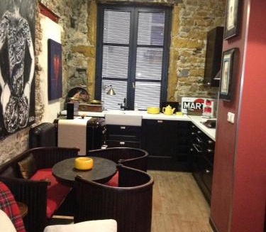 Old Lyon Apartment | Montee du change