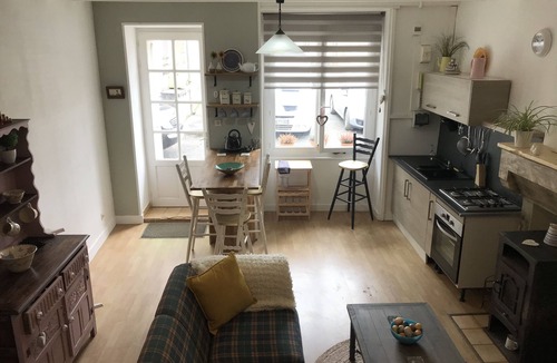 Montemboeuf House | Montemboeuf - Cottage - Sleeps 2 - Parking