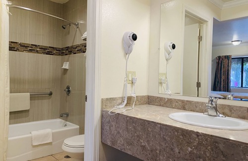 Monterey Hotel | Monterey Oceanside Inn