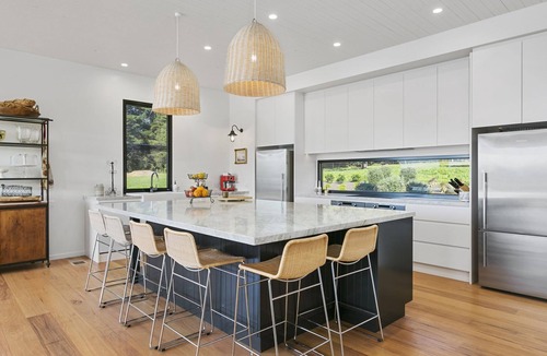 Shoreham House | Monterey Stud - Stunning Views!