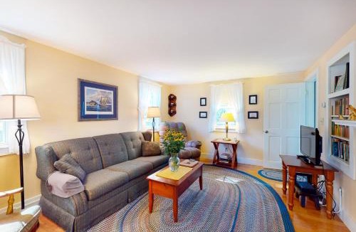 Rockland House | Montgomery Cottage