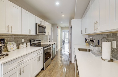 Point Breeze Condo | Month-Long Philly Base 3 Mi to Lincoln Financial!