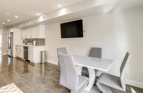 Point Breeze Condo | Month-Long Philly Base 3 Mi to Lincoln Financial!
