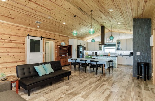 Leeward Sands House | Month Long Rates 3 Bedroom & Pets