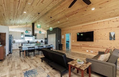 Leeward Sands House | Month Long Rates 3 Bedroom & Pets