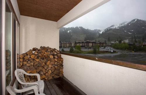 Olympic Valley House | Monthly Lease - Palisades Tahoe Ski Condo # 11 - Remodeled 2 BR, Walking Distance to Village