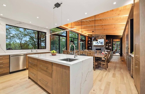 Carling House | Monthly Rental on Cole Lake