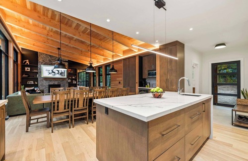 Carling House | Monthly Rental on Cole Lake