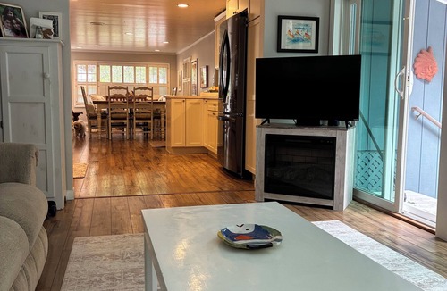 Pentwater Cottage | MONTHLY RENTAL. Charming, updated cottage in Pentwater with AC, deck & hot tub.