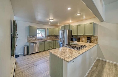 Salida House | Monthly Rental- Close to Town and a Hot Tub